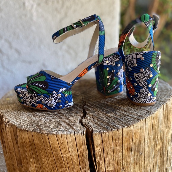 PHEONIX STUD LEATHER PLATFORM SANDAL - Picture 3 of 7